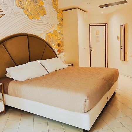 Hotel President - Vintage Hotel In Centro Riccione Exterior foto