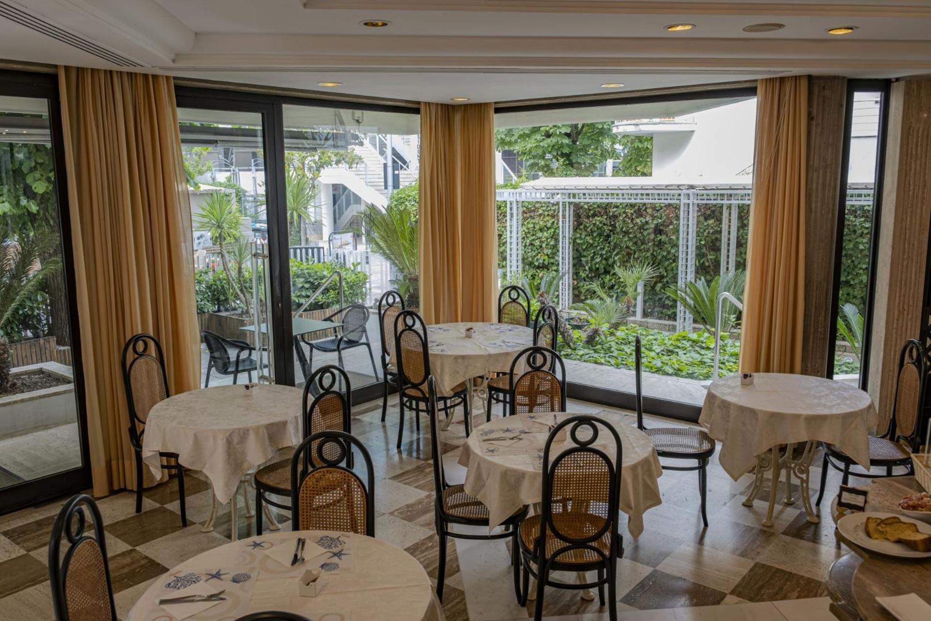 Hotel President - Vintage Hotel In Centro Riccione Exterior foto