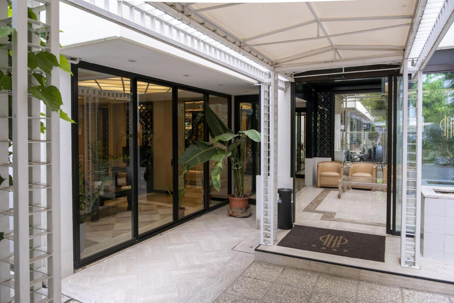 Hotel President - Vintage Hotel In Centro Riccione Exterior foto