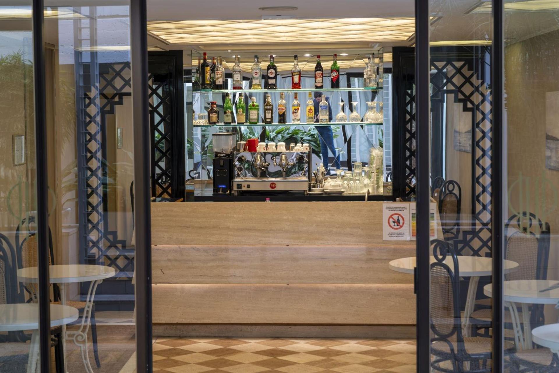 Hotel President - Vintage Hotel In Centro Riccione Exterior foto