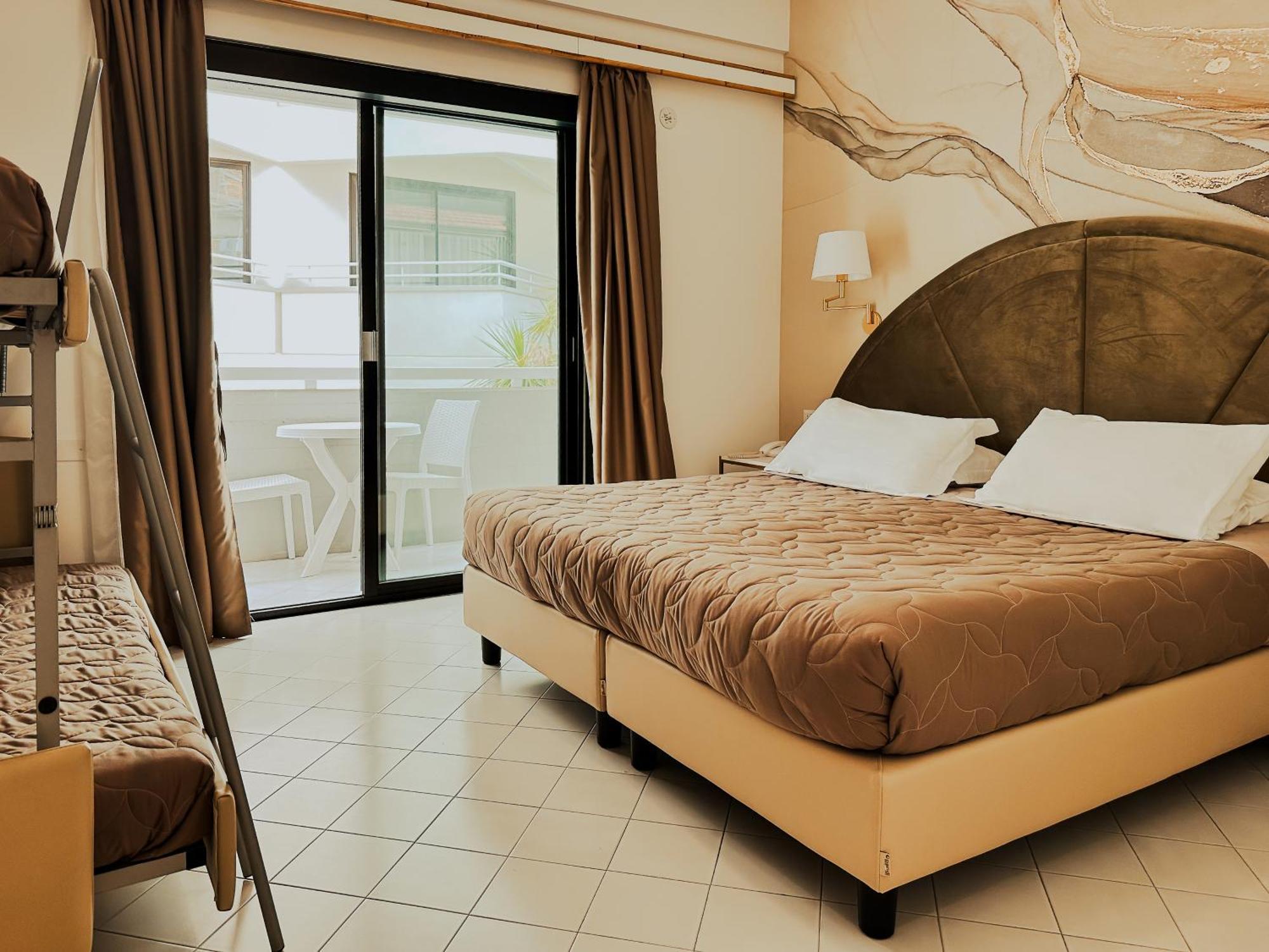 Hotel President - Vintage Hotel In Centro Riccione Exterior foto