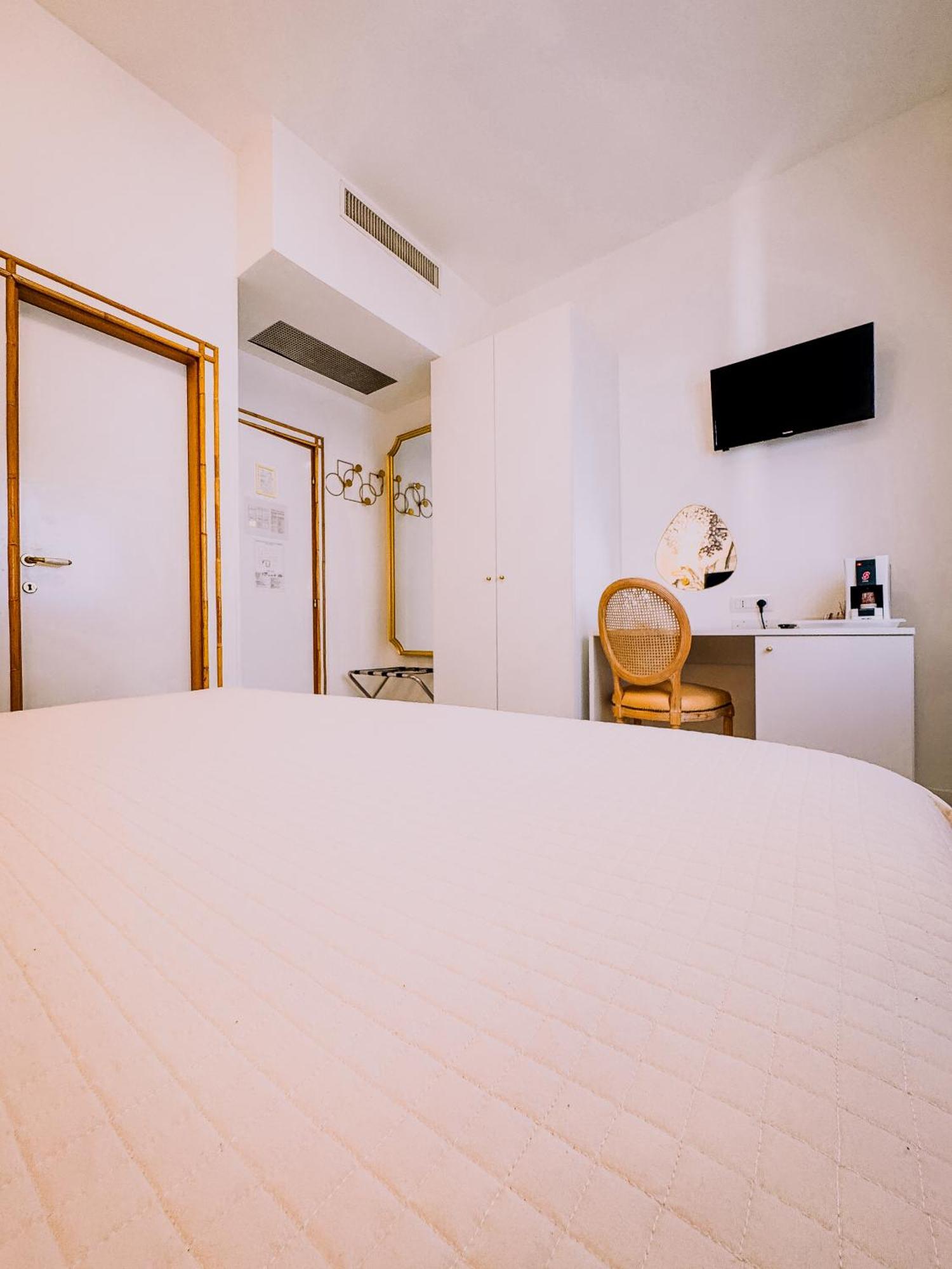 Hotel President - Vintage Hotel In Centro Riccione Exterior foto