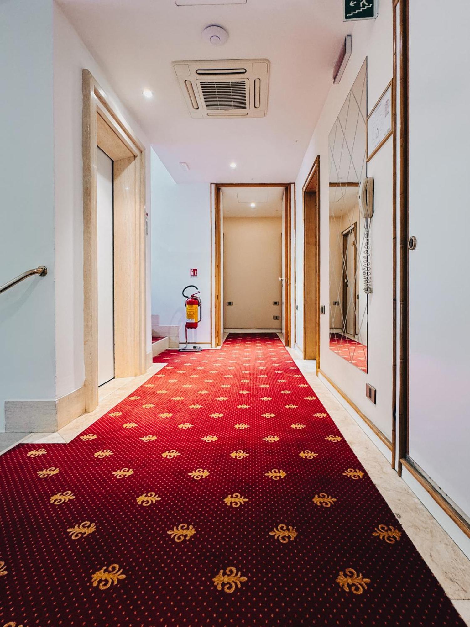 Hotel President - Vintage Hotel In Centro Riccione Exterior foto